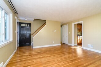 7 Ferndale Rd in Natick, MA - Building Photo - Building Photo