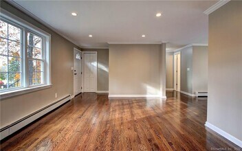 29 Horseshoe Dr in Danbury, CT - Building Photo - Building Photo