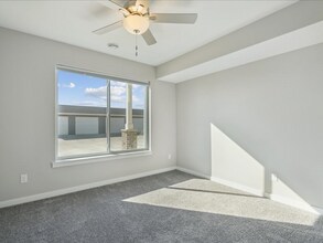 7028 Thunder Vly Dr, Unit 10 in Peosta, IA - Building Photo - Building Photo