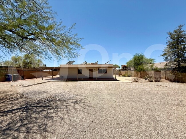 property at 1303 N Walnut Blvd