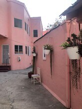 3221 W 43rd Pl in Los Angeles, CA - Building Photo - Building Photo