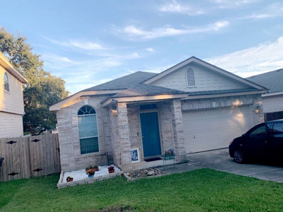 5410 Excello Path in San Antonio, TX - Building Photo