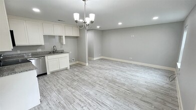 326 W Morgan St in Denison, TX - Building Photo - Building Photo