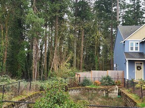 1030 S College St in Newberg, OR - Building Photo - Building Photo