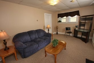 15 Washington St in Cortland, NY - Foto de edificio - Building Photo