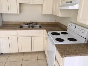 405 Rockport St, Unit A in Alton, TX - Building Photo - Building Photo