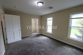 421 S Garfield Ave in Burlington, IA - Building Photo - Building Photo