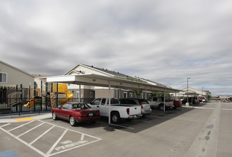 Lozano Vista Apartments in Mendota, CA - Foto de edificio - Building Photo