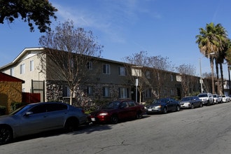 Cedar Middle Apartments in Long Beach, CA - Building Photo - Building Photo
