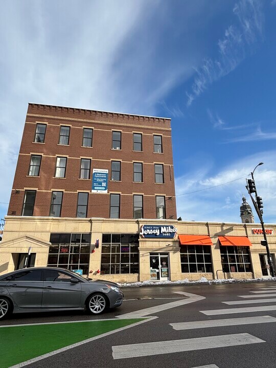 805 Milwaukee in Chicago, IL - Foto de edificio