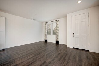 5691 Whimsical Ln in Sacramento, CA - Building Photo - Building Photo