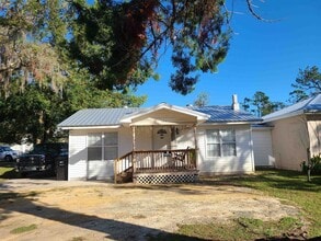 104 W Ash St in Perry, FL - Foto de edificio - Building Photo