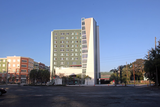 The Portland Apartments in St. Petersburg, FL - Foto de edificio - Building Photo