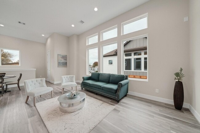 property at 2504 W Tidwell Rd