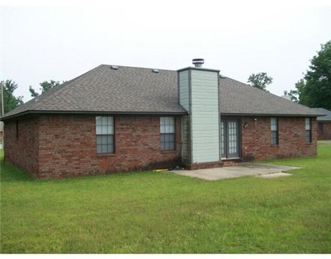 1806 Oakview Dr in Lavaca, AR - Building Photo - Building Photo