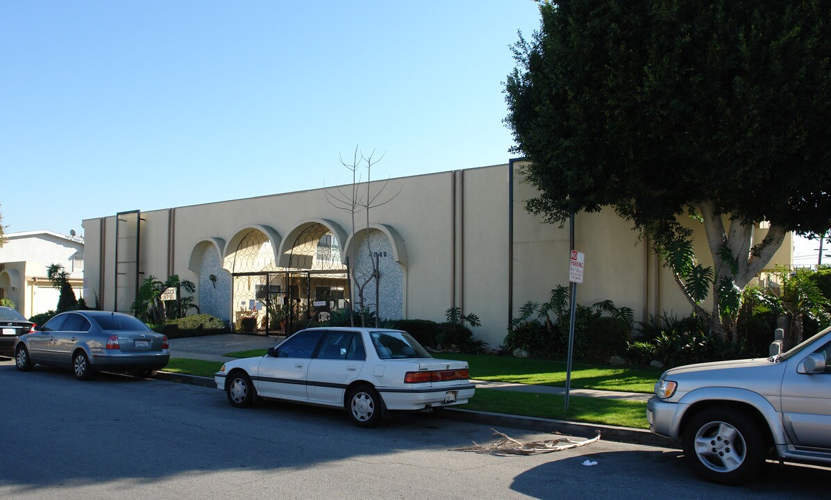 Mecca Apartments in Los Alamitos, CA - Foto de edificio