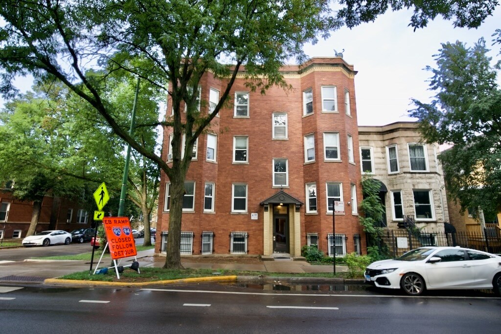 2647 N Sacramento Ave in Chicago, IL - Building Photo
