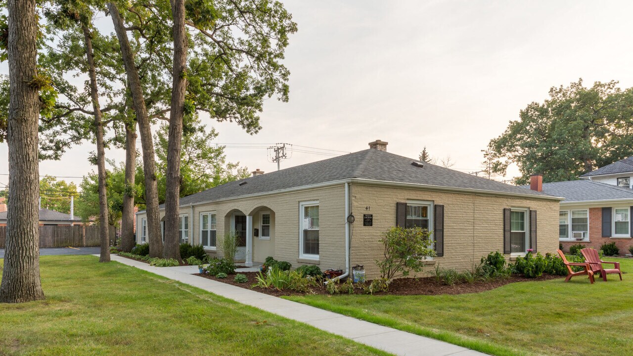 41 E North Ave in Lake Bluff, IL - Building Photo
