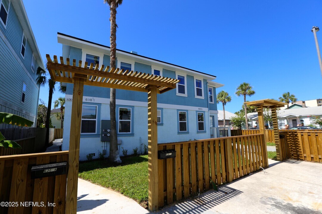 630 2nd St S in Jacksonville Beach, FL - Building Photo