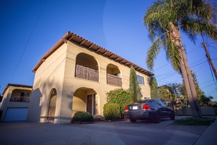 2103 Robinson St in Redondo Beach, CA - Building Photo
