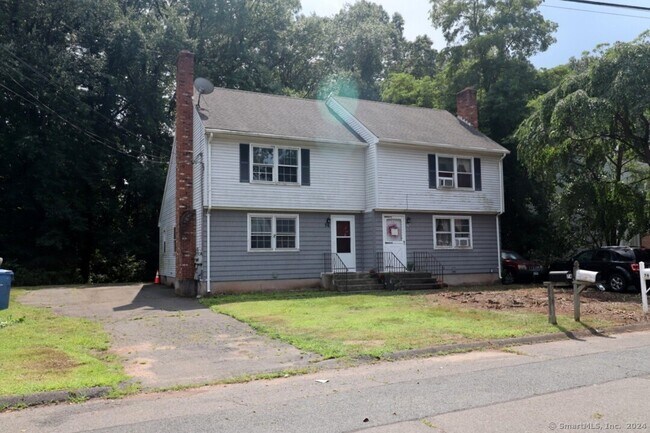 74 Westerly St in Manchester, CT - Building Photo - Building Photo