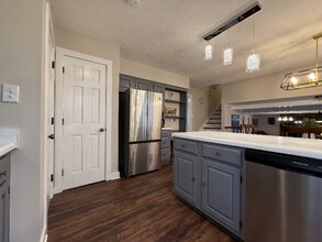 505 Westbrook Dr in Raleigh, NC - Foto de edificio - Building Photo