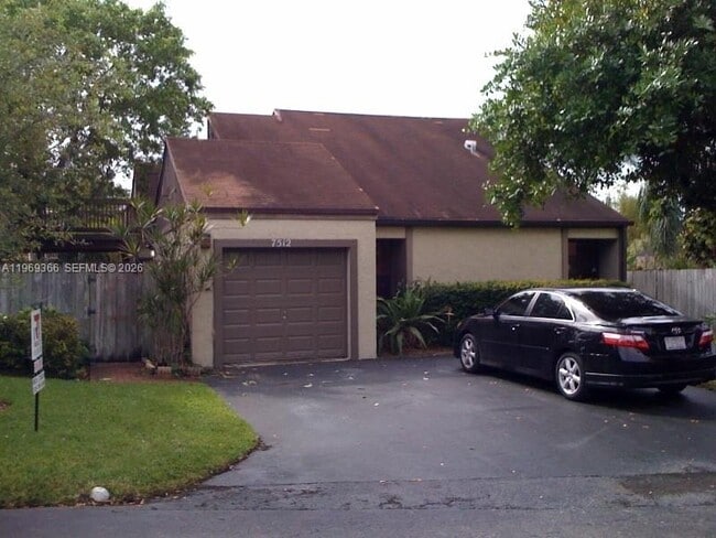 7512 SW 95th Pl in Miami, FL - Building Photo - Building Photo