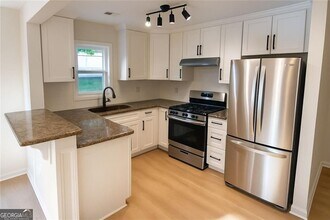 2502 Barge Rd SW in Atlanta, GA - Building Photo - Building Photo