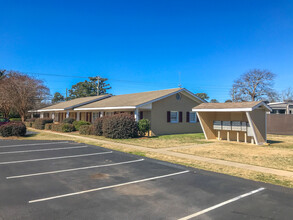 Westwood Apartments in Warner Robins, GA - Foto de edificio - Building Photo