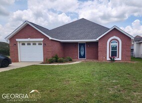 111 Alexandria Ct in Byron, GA - Building Photo