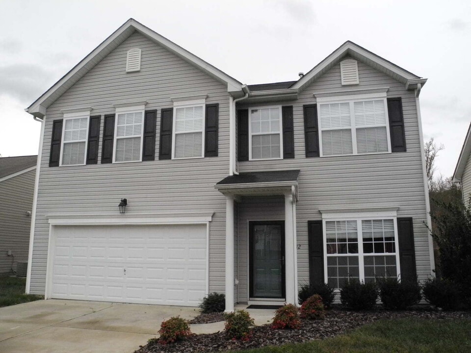 6812 Winners Dr in Whitsett, NC - Building Photo