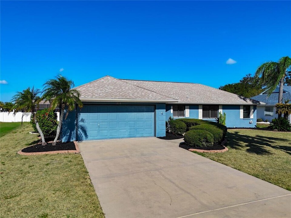 1715 S Pebble Beach Blvd in Sun City Center, FL - Building Photo