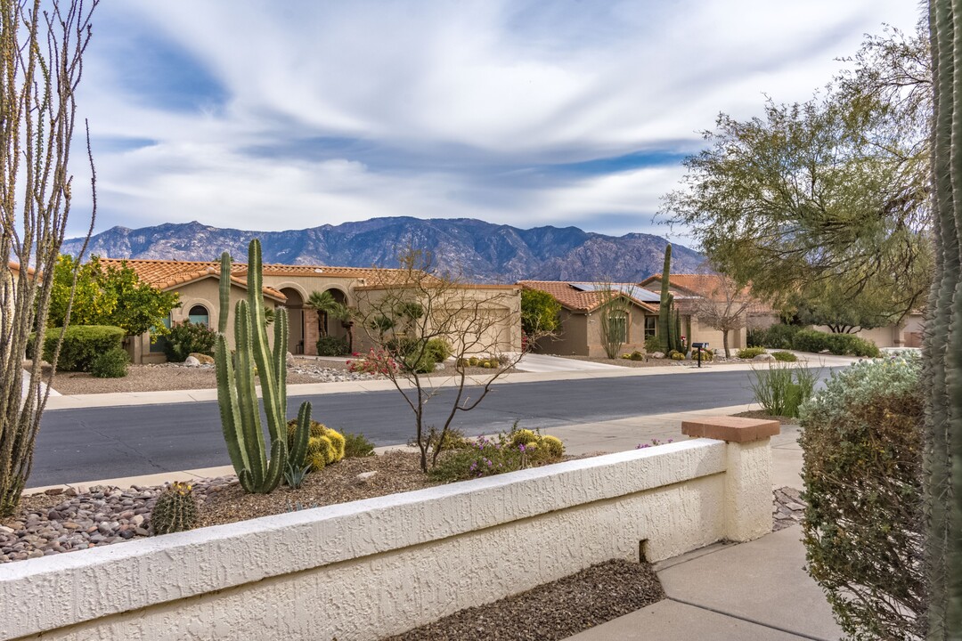 14021 N Desert Butte Dr in Oro Valley, AZ - Building Photo