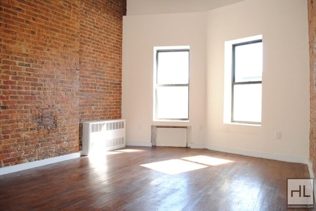 BEDFORD AVENUE / Studio / Crown Heights