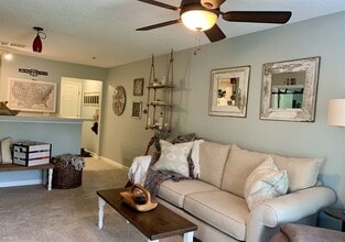 70 Helmsman Way-Unit -Apt 1427 in Hilton Head Island, SC - Foto de edificio - Building Photo