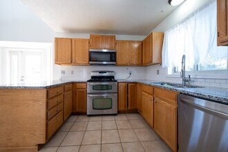 1383 Sage Ln in Shakopee, MN - Building Photo - Building Photo