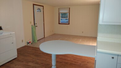 307 E Cherry St, Unit 307 in Watseka, IL - Foto de edificio - Building Photo