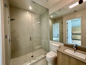 244 NW 31st St, Unit A8 in Miami, FL - Building Photo - Building Photo