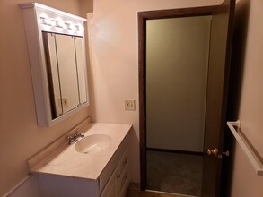 8 Sandy Dr in New Middletown, OH - Foto de edificio - Building Photo