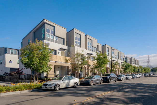 Parkside at Tarob Court in Milpitas, CA - Foto de edificio - Building Photo