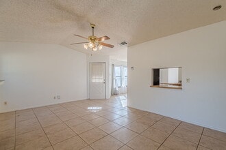 9402 Valley Moss in San Antonio, TX - Building Photo - Building Photo