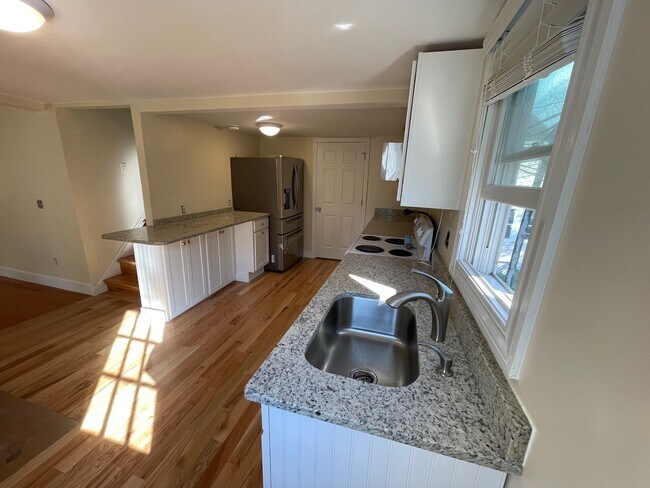 34 Callender Ave in Newport, RI - Foto de edificio - Building Photo