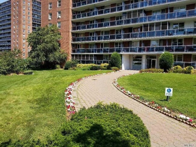98-20 62nd Dr in Queens, NY - Building Photo - Building Photo