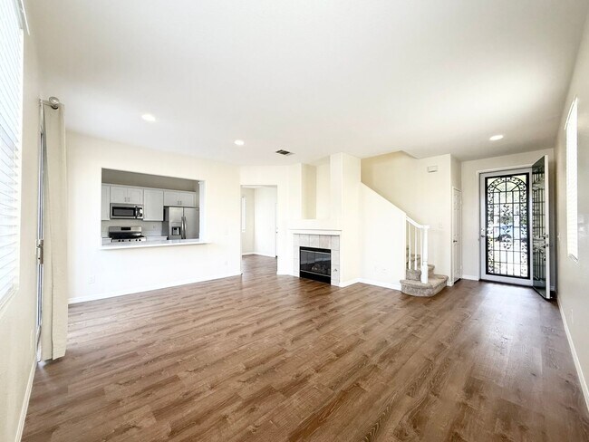 206 Inez Way in Oceanside, CA - Building Photo - Building Photo