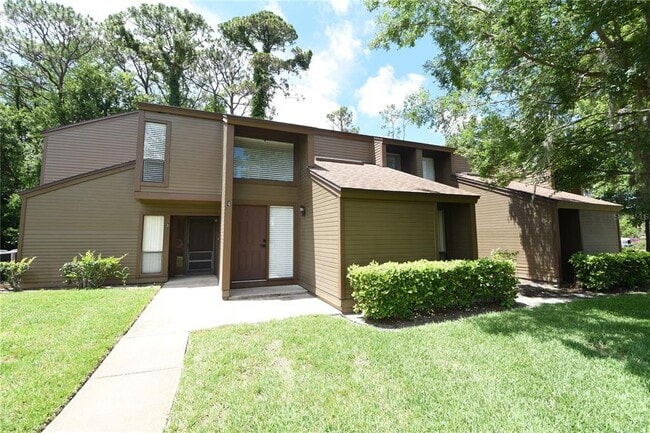 property at 4 Southbury Ct