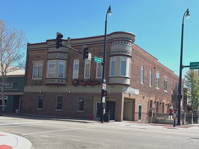 102 S 2nd St