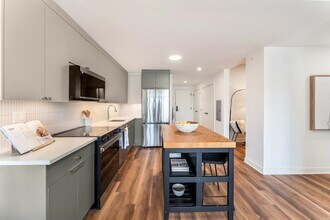857 Communipaw Ave in Jersey City, NJ - Building Photo - Building Photo