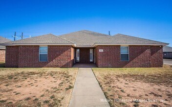 1206 N Bangor Ave in Lubbock, TX - Foto de edificio - Building Photo
