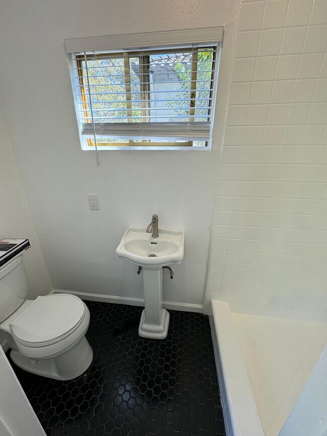 property at 239 S Mansfield Ave