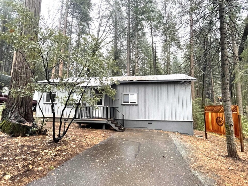 13556 Lee Ln in Nevada City, CA - Building Photo